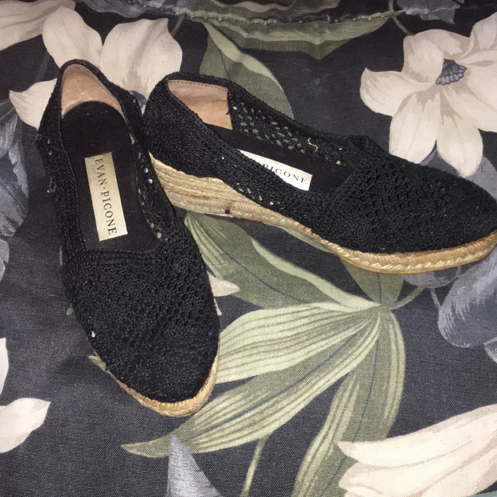 MAKE AN OFFER⚠️ woven wedges